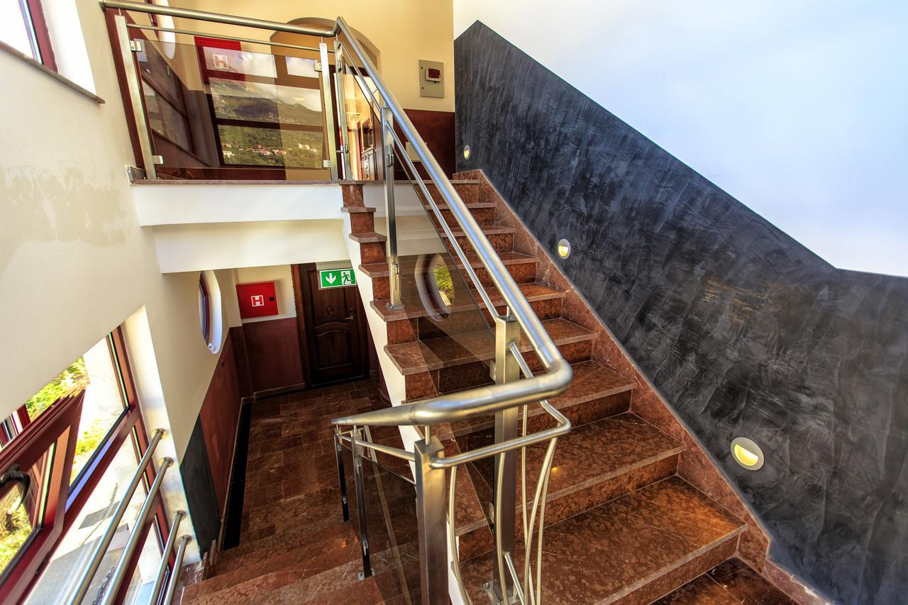 Compass Aparthotel Добра Вода Екстер'єр фото