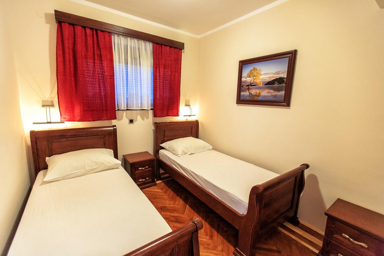 Compass Aparthotel Добра Вода Екстер'єр фото
