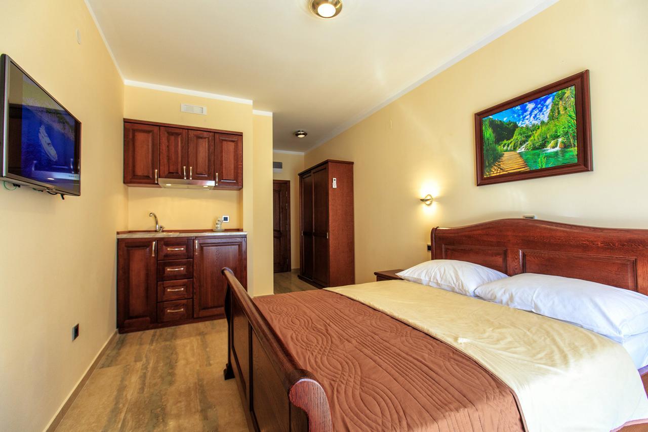 Compass Aparthotel Добра Вода Екстер'єр фото