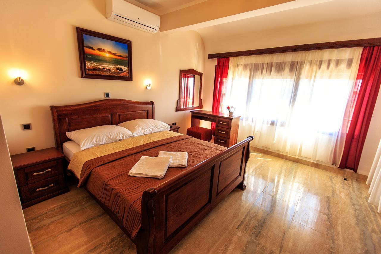 Compass Aparthotel Добра Вода Екстер'єр фото